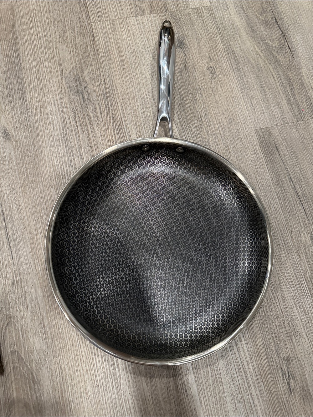 Hexagon-Pattern Nonstick Frying Pan - Black Interior